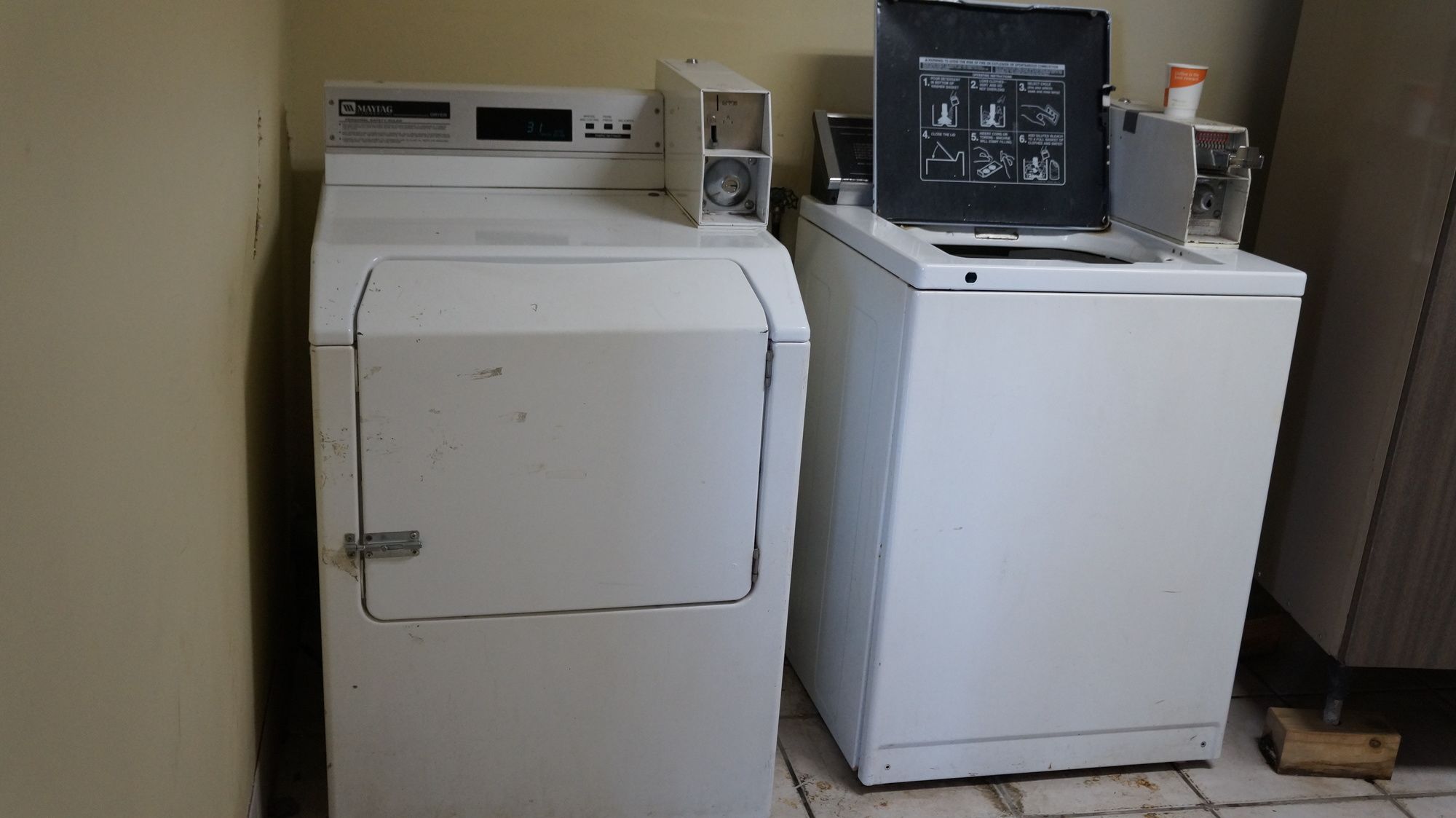 Econo Lodge Inn & Suites East