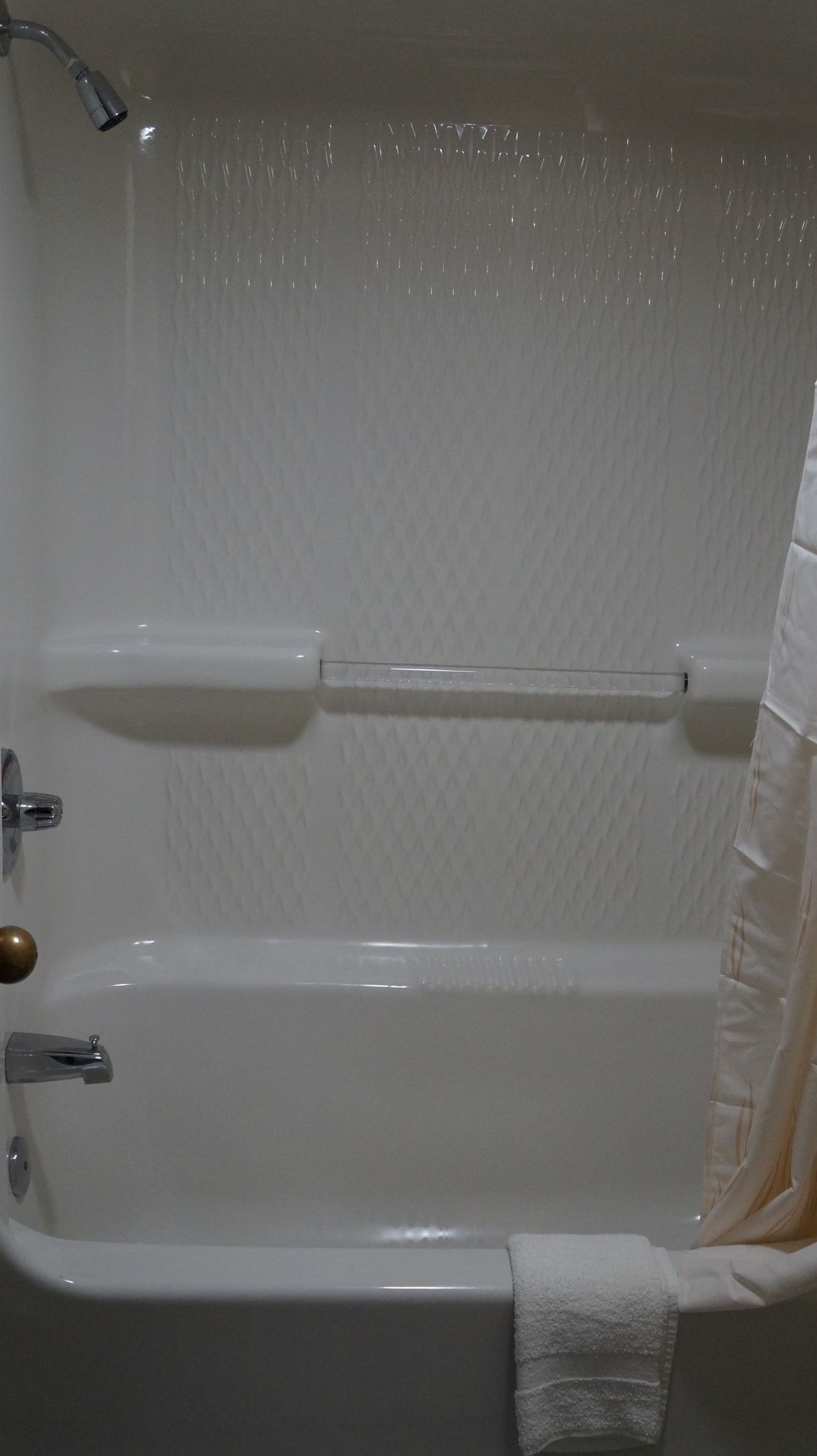 Econo Lodge Inn & Suites East