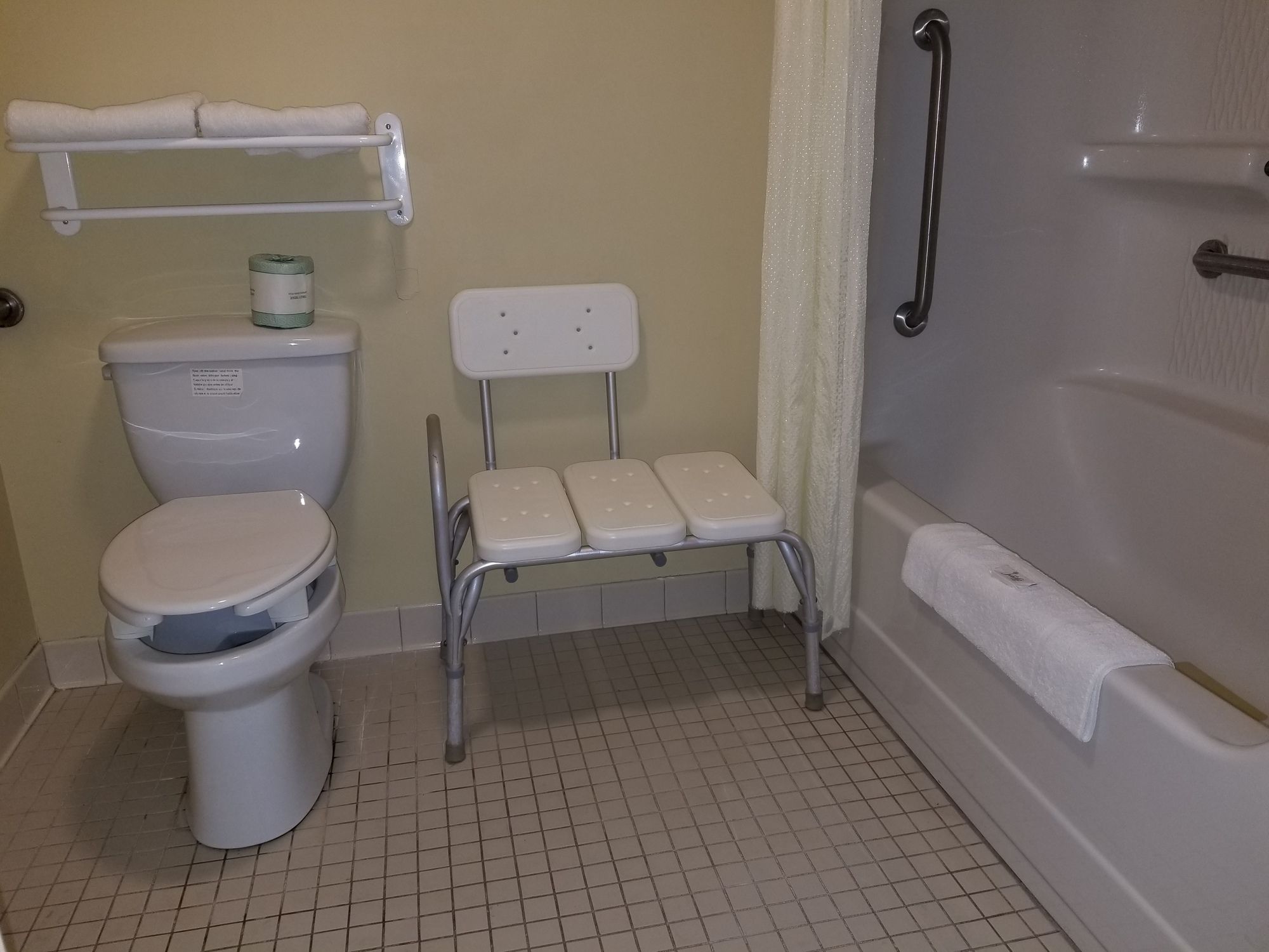 Econo Lodge Inn & Suites East