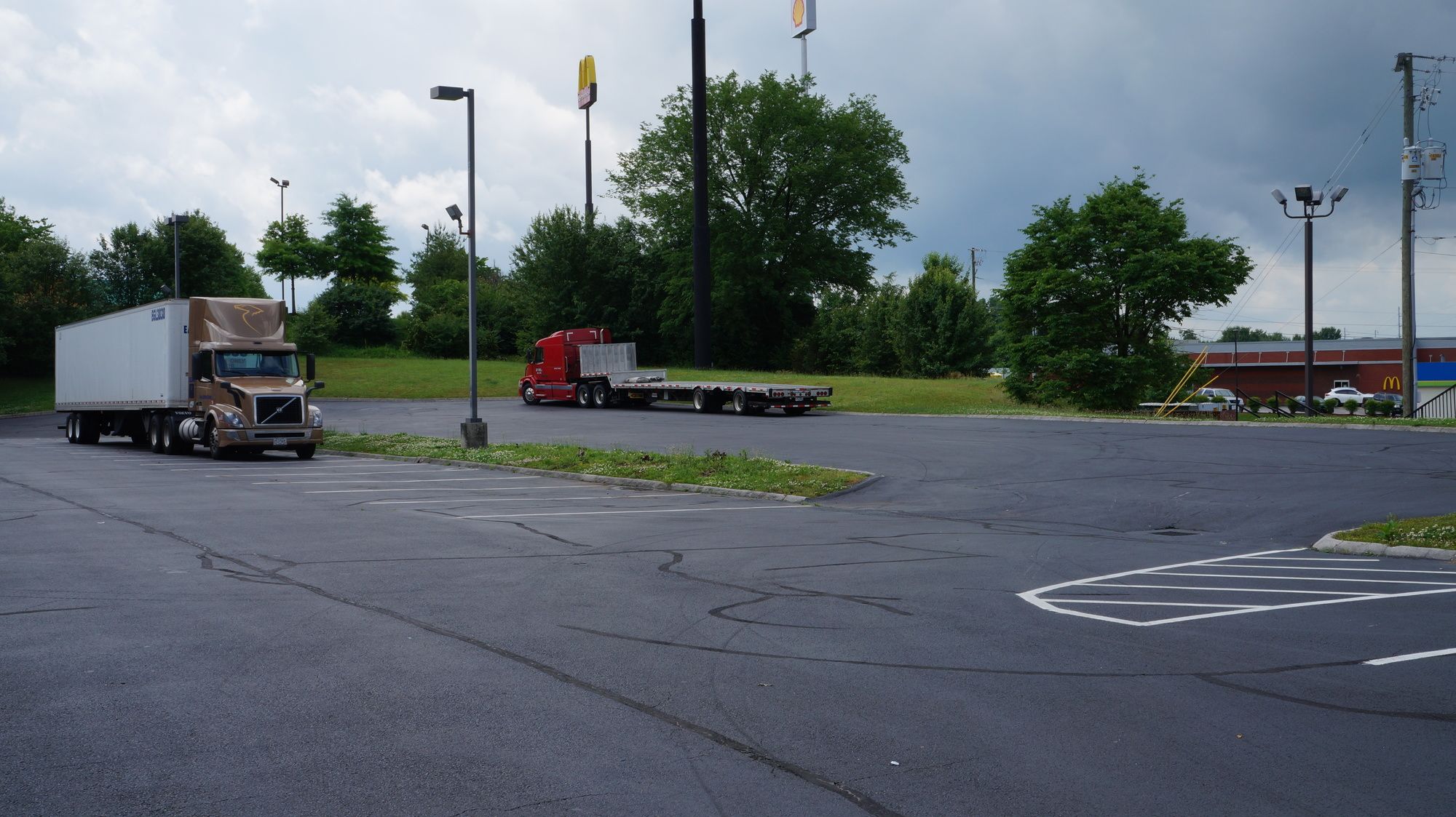 Econo Lodge Inn & Suites East