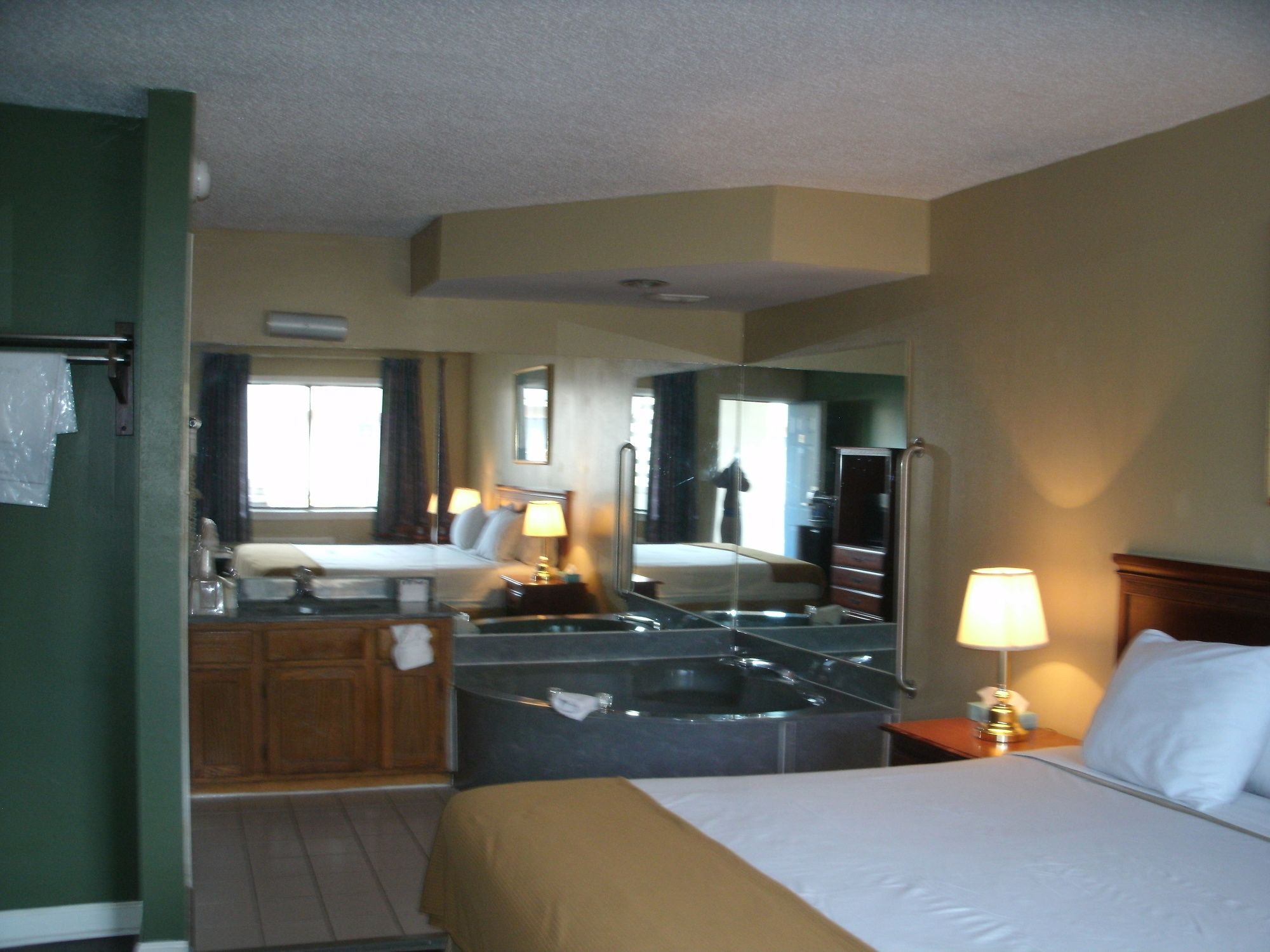 The Admiralty Suites & Inn of Millington