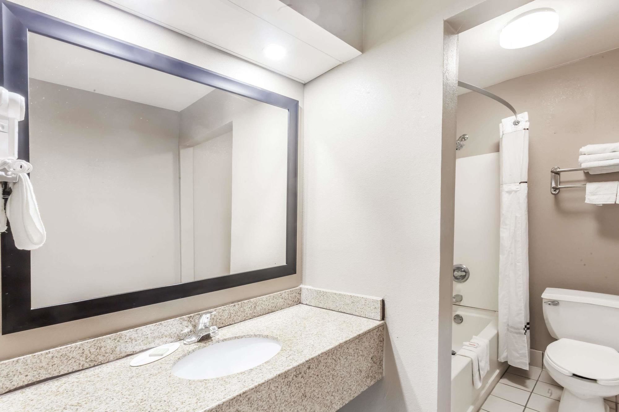 Super 8 by Wyndham Murfreesboro