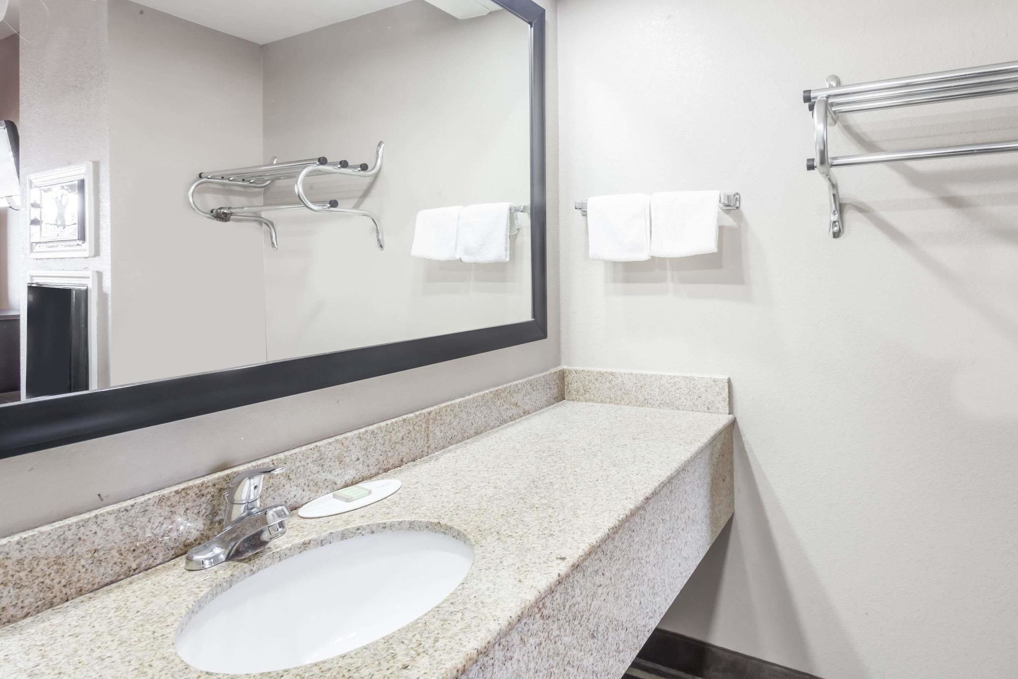 Super 8 by Wyndham Murfreesboro