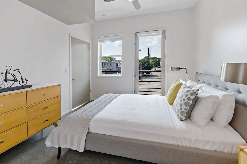 Acklen Luxury Condos by Hosteeva