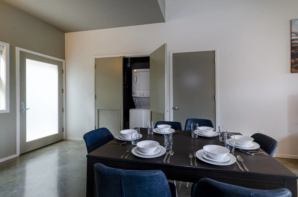 Acklen Luxury Condos by Hosteeva