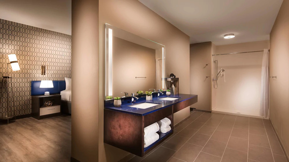 GLo Best Western Nashville Airport West