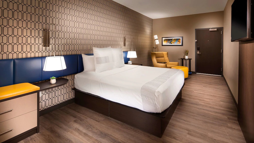 GLo Best Western Nashville Airport West