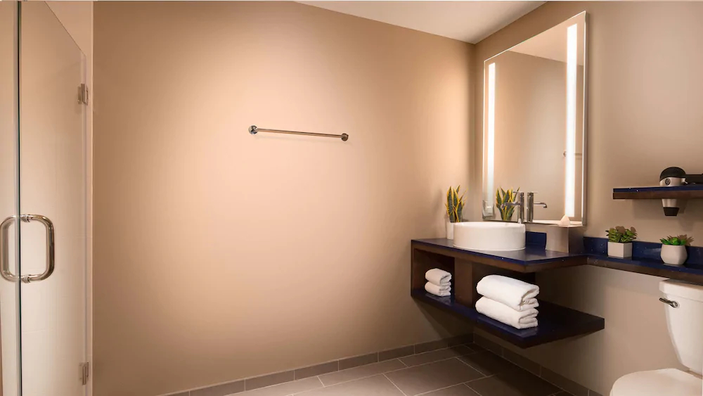 GLo Best Western Nashville Airport West
