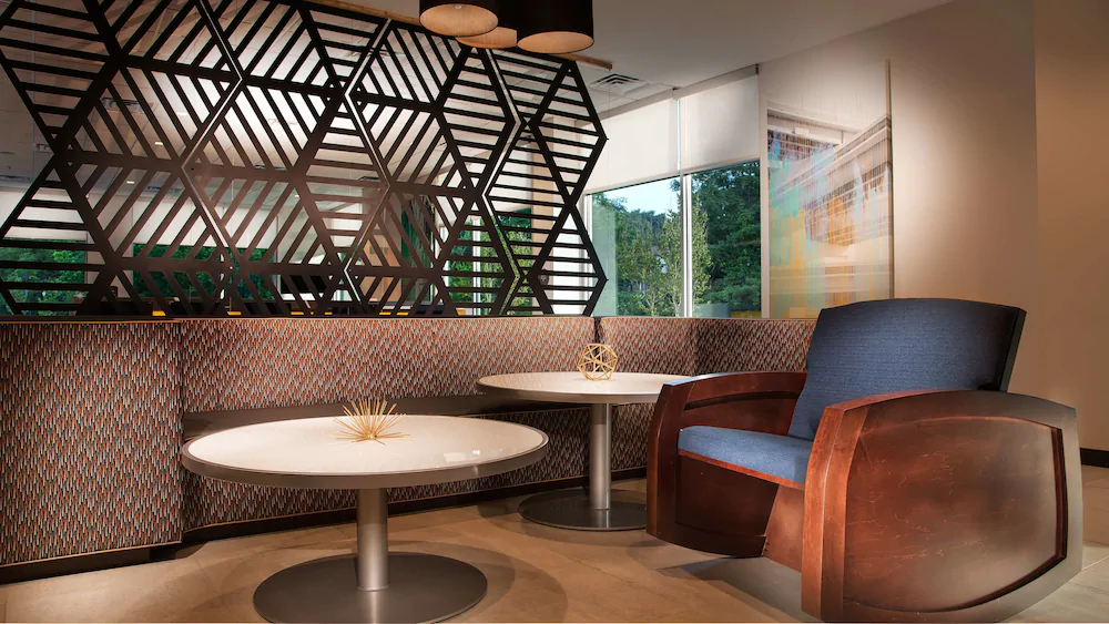GLo Best Western Nashville Airport West
