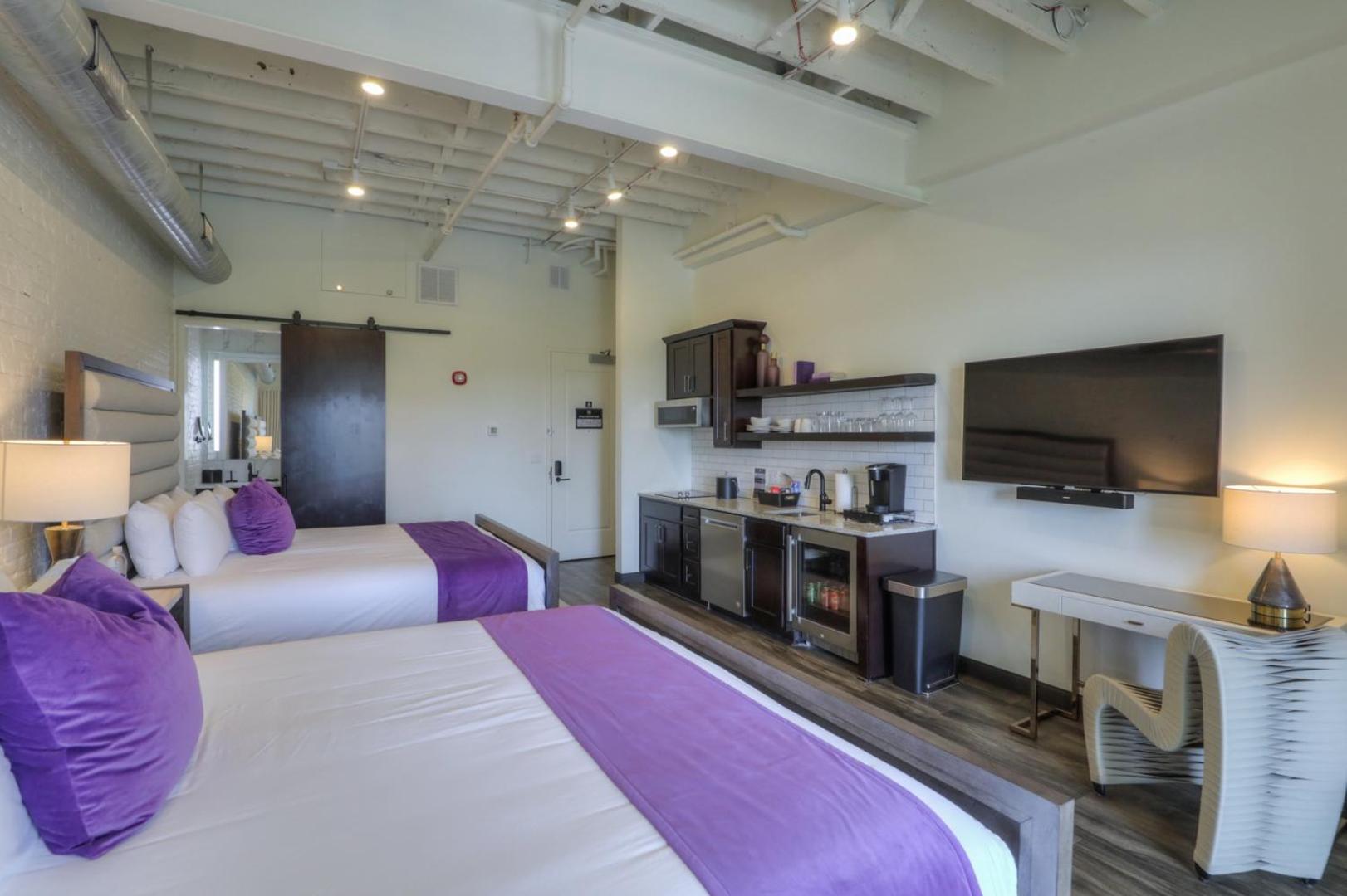 Studio 154 Luxury Hotel