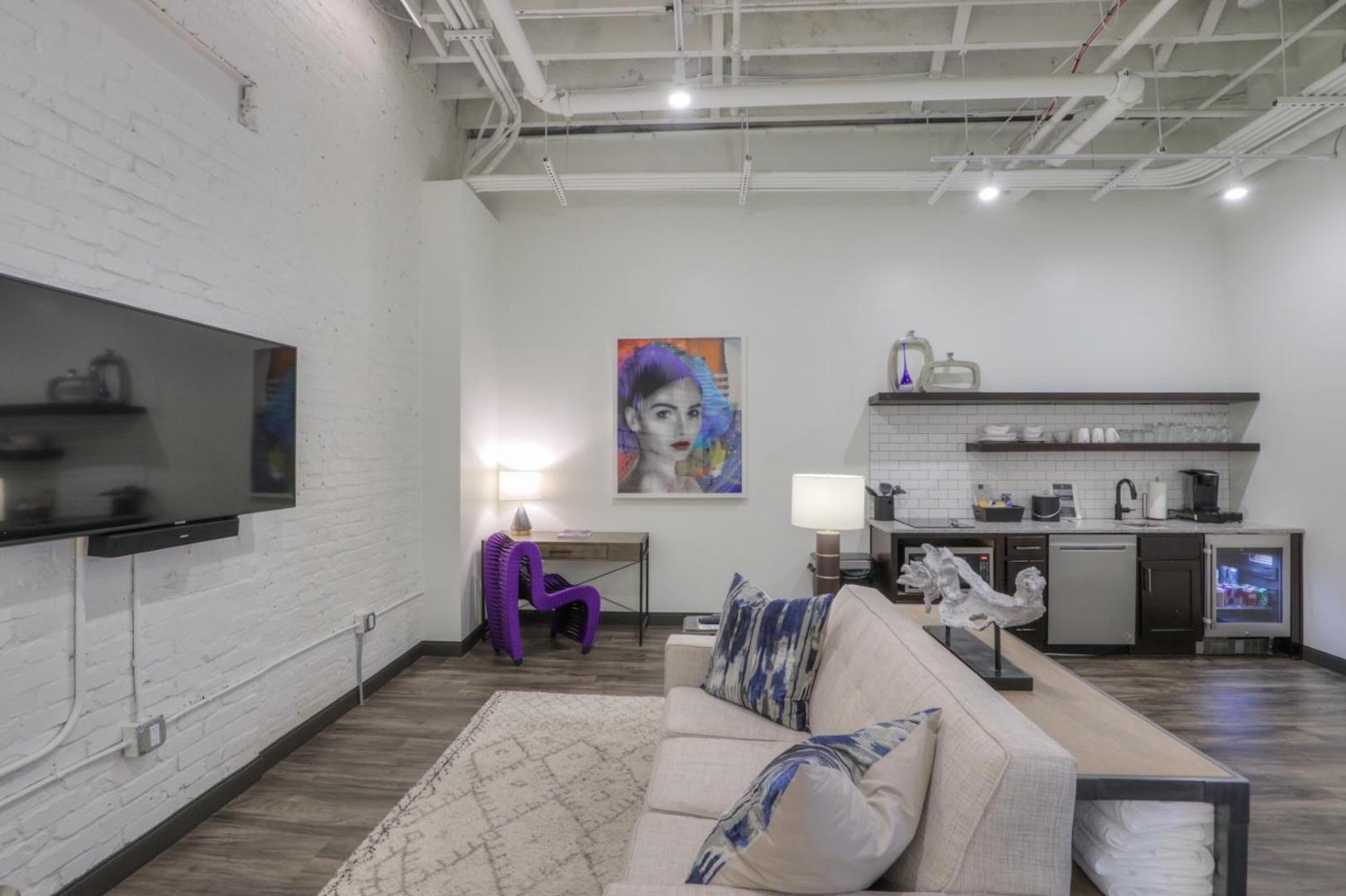 Studio 154 Luxury Hotel