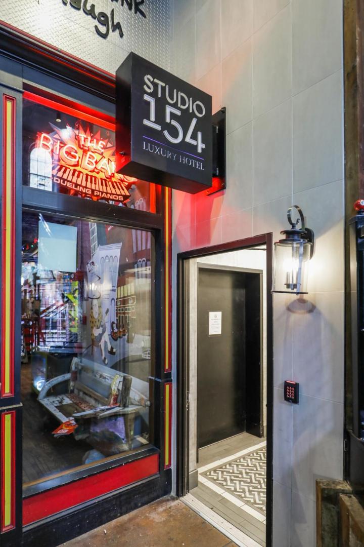 Studio 154 Luxury Hotel