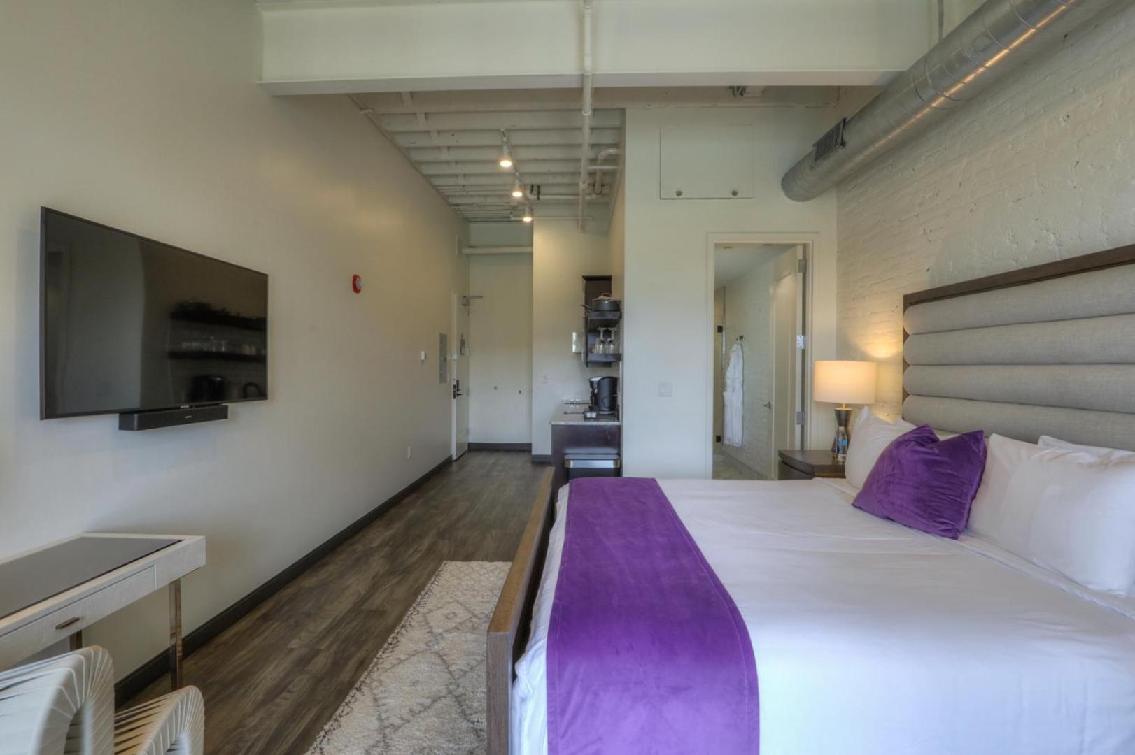 Studio 154 Luxury Hotel