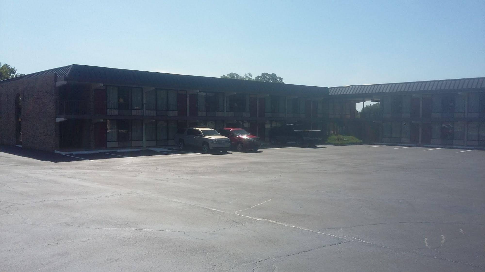 Paris Inn & Suites