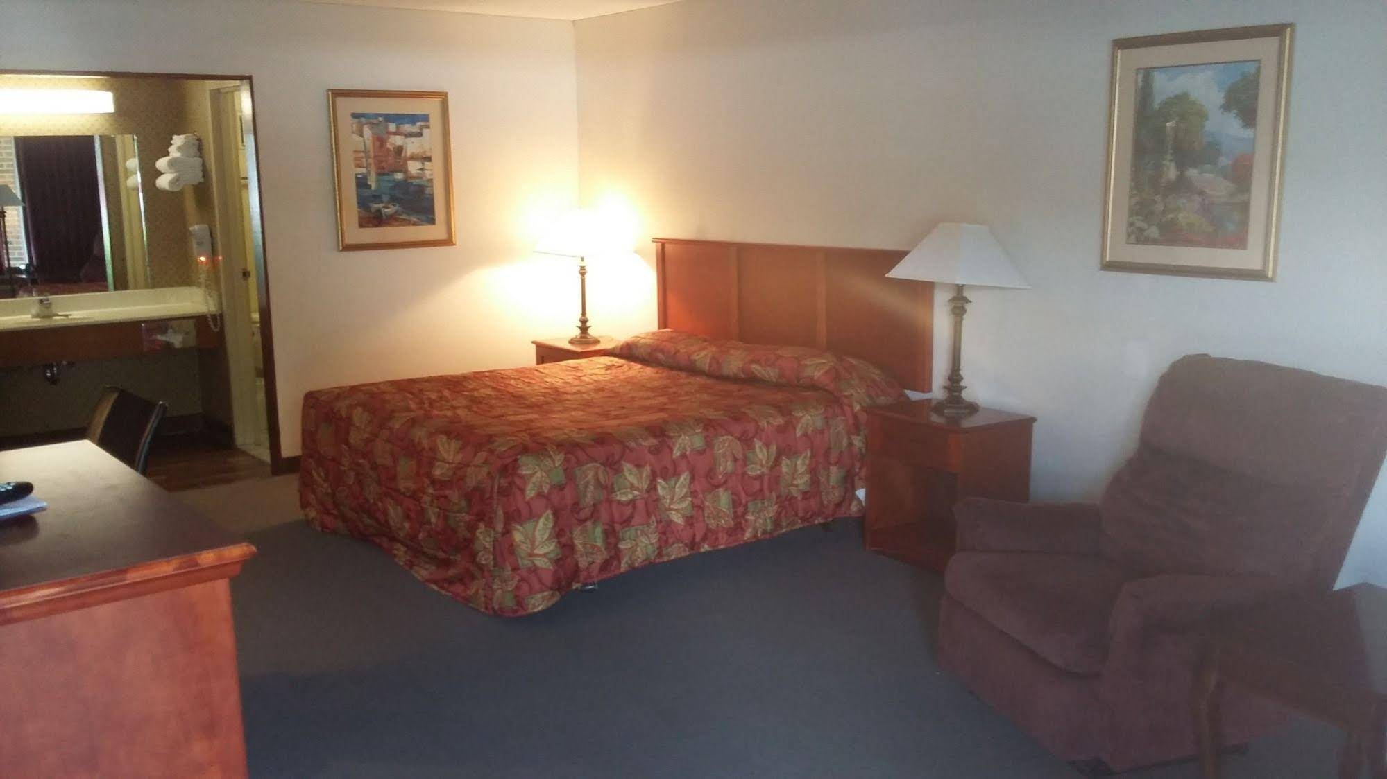 Paris Inn & Suites