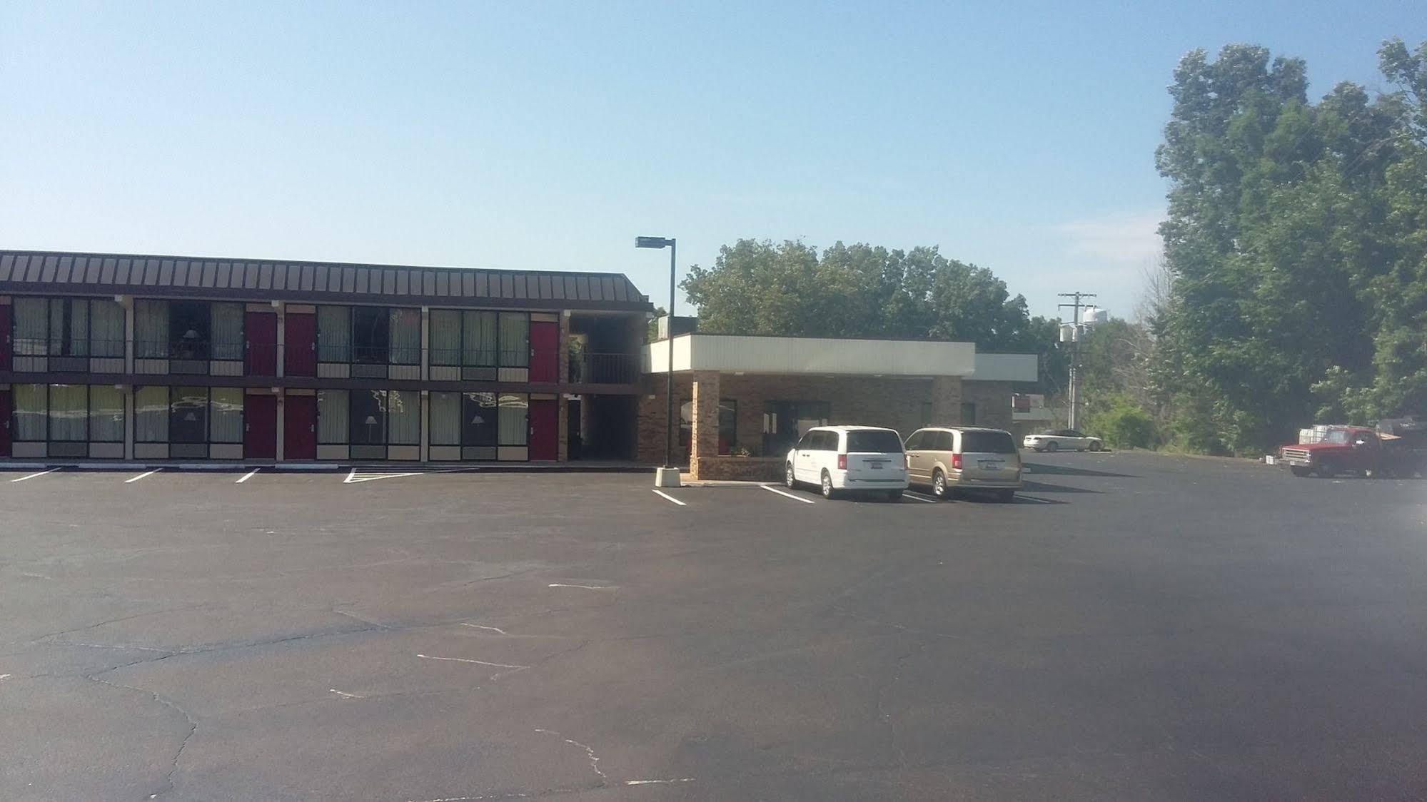 Paris Inn & Suites