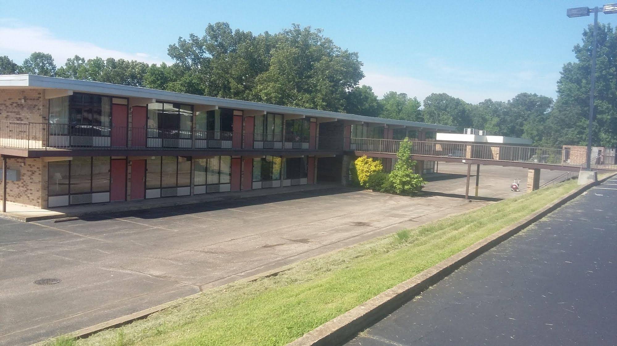 Paris Inn & Suites