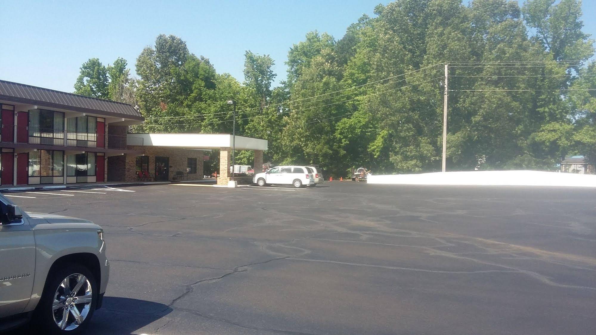 Paris Inn & Suites