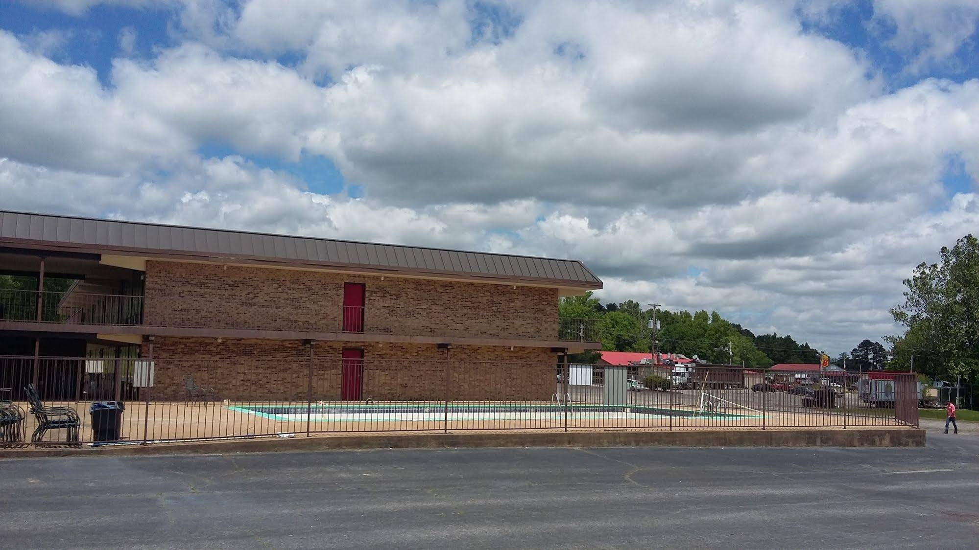 Paris Inn & Suites