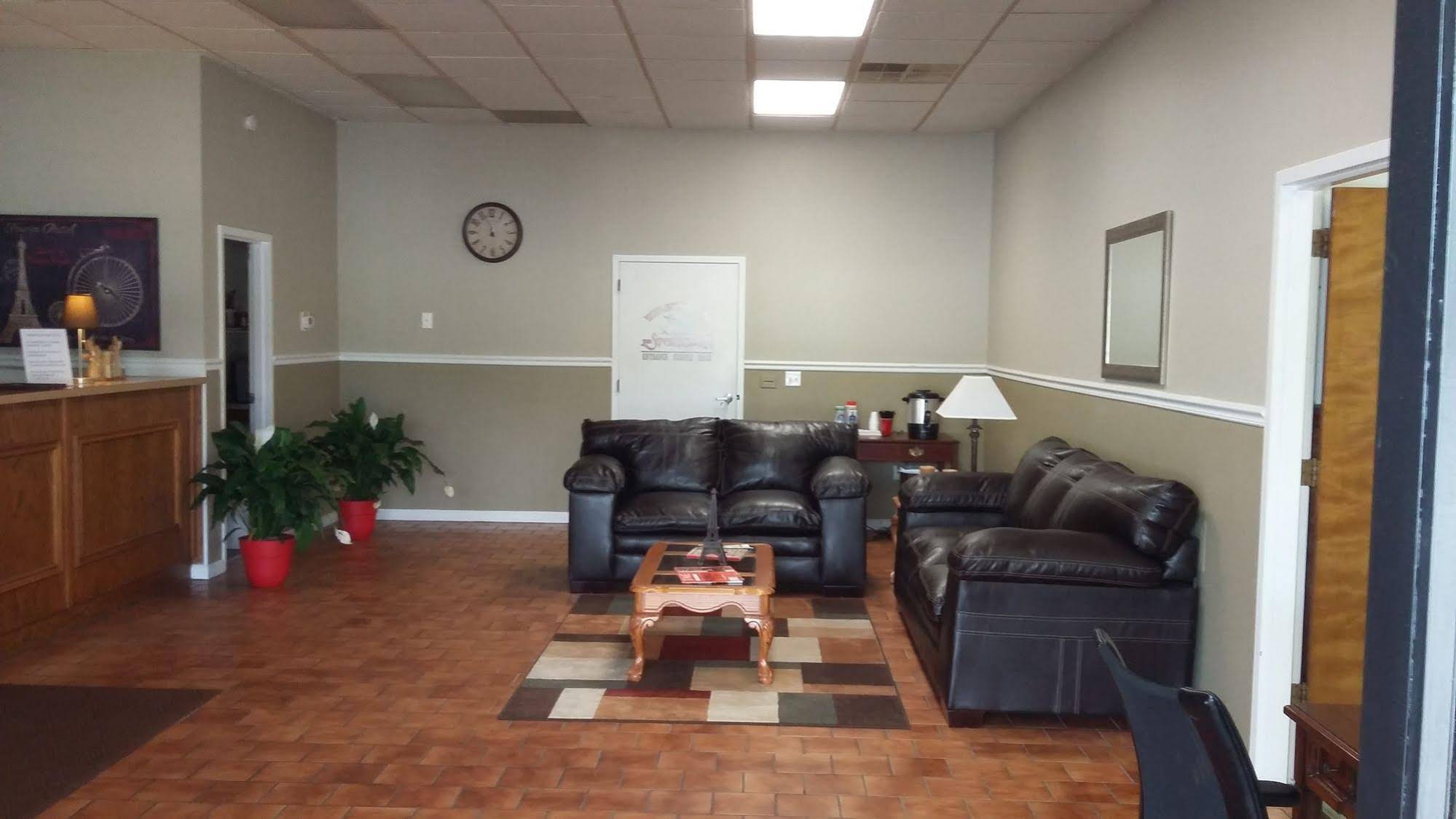 Paris Inn & Suites