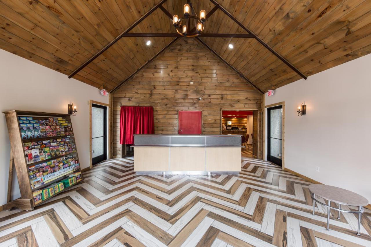 Mill Creek Inn by the River, a Howard Johnson by Wyndham