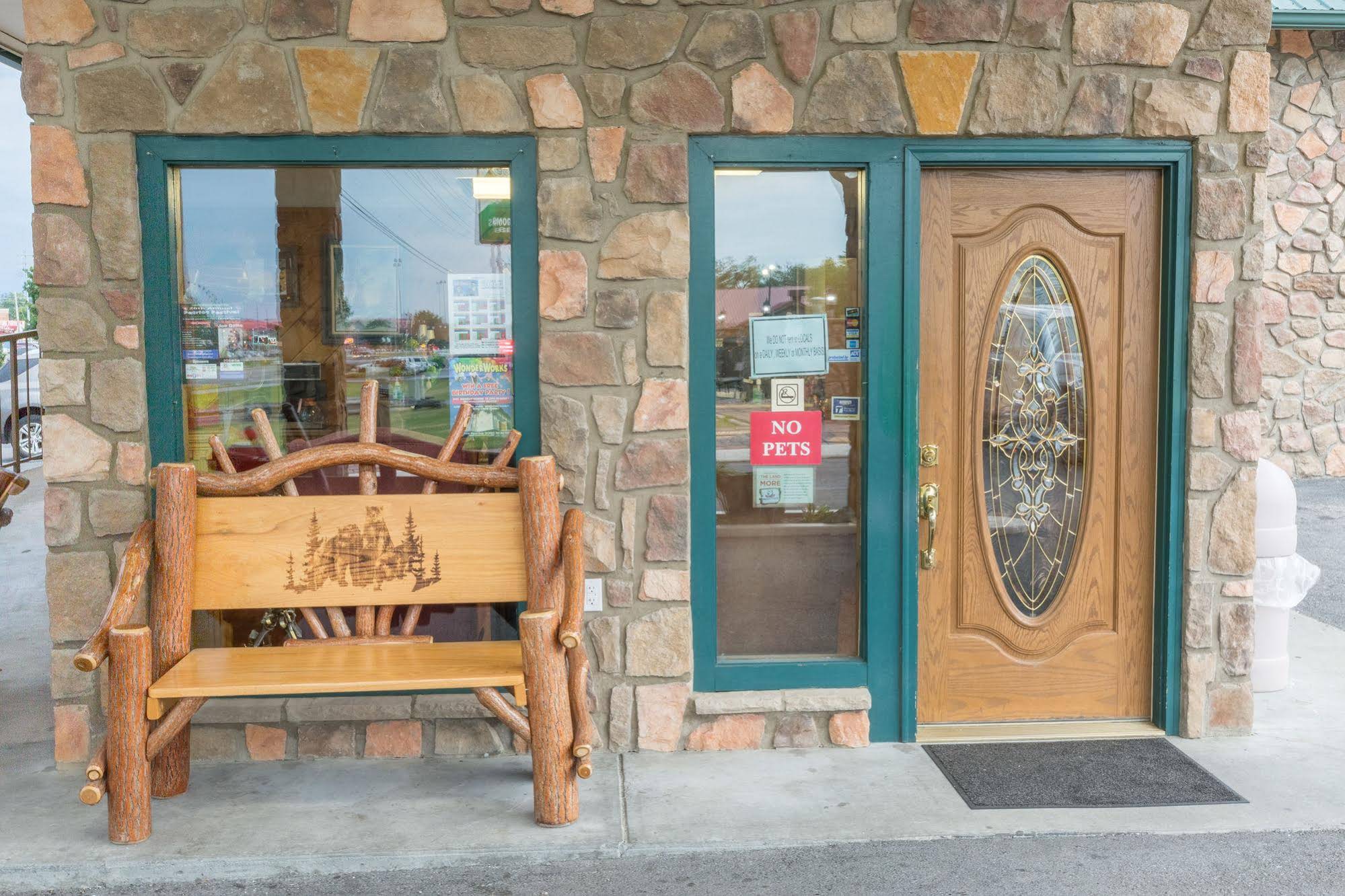 Mountain Breeze Motel