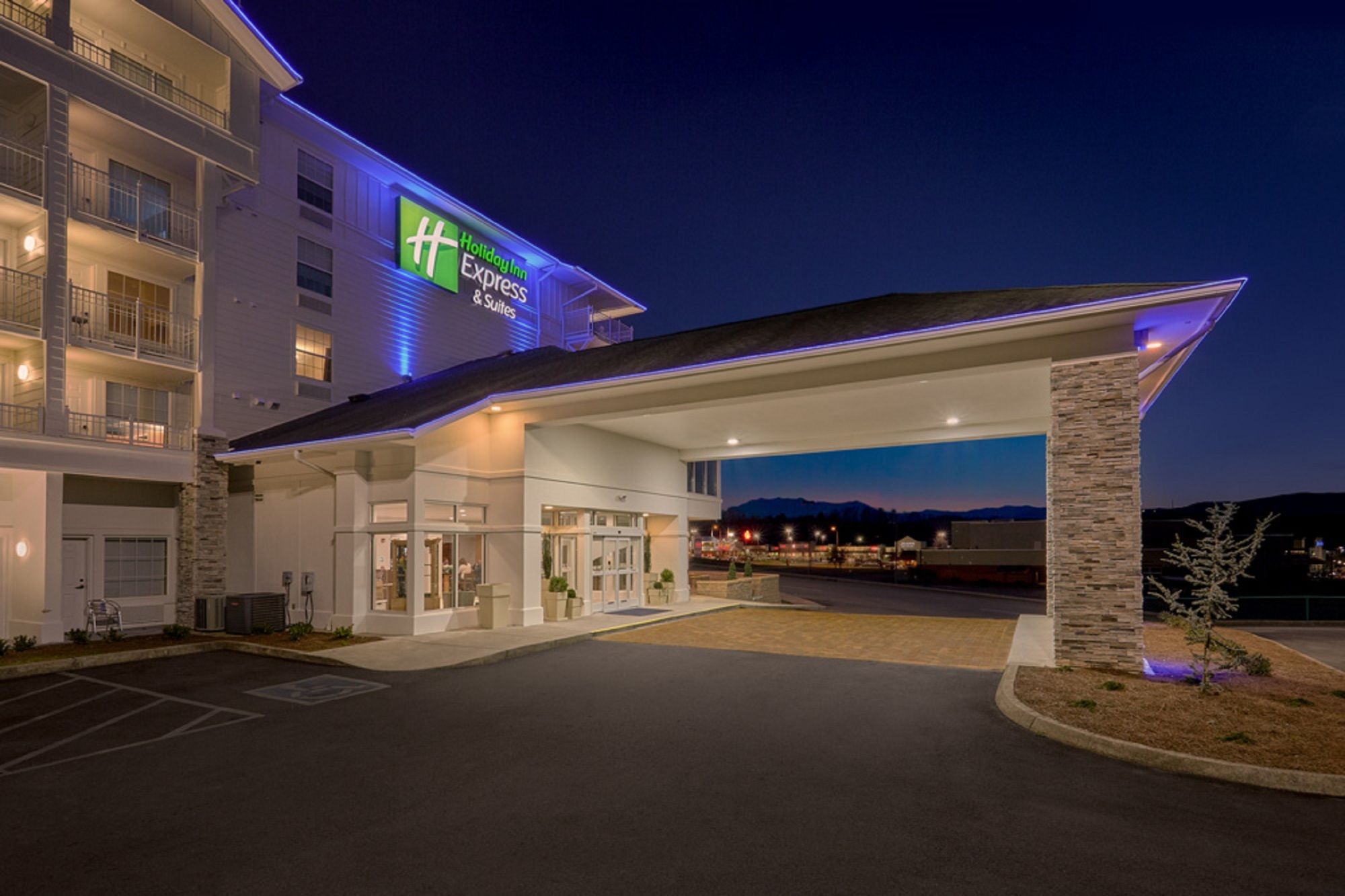 Holiday Inn Express & Suites Pigeon Forge - Sevierville