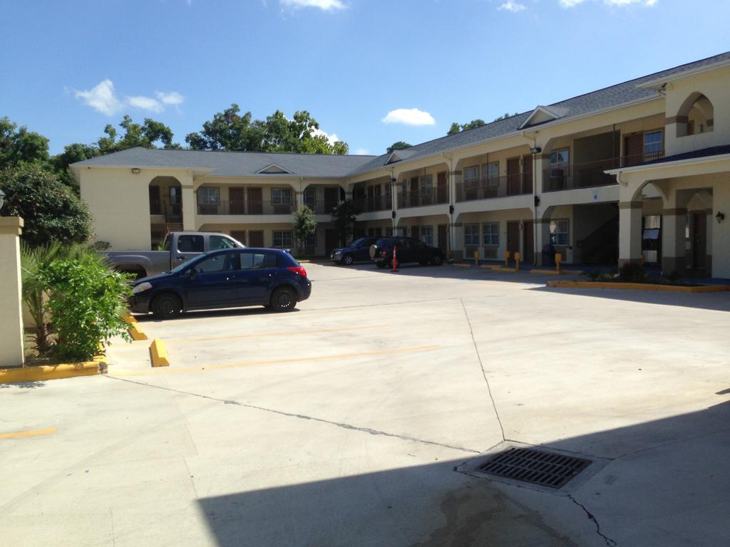 Scottish Inn & Suites