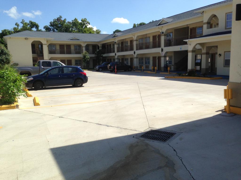 Scottish Inn & Suites