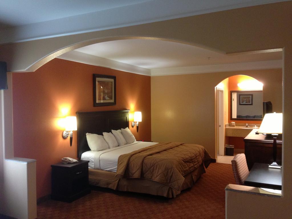 Scottish Inn & Suites
