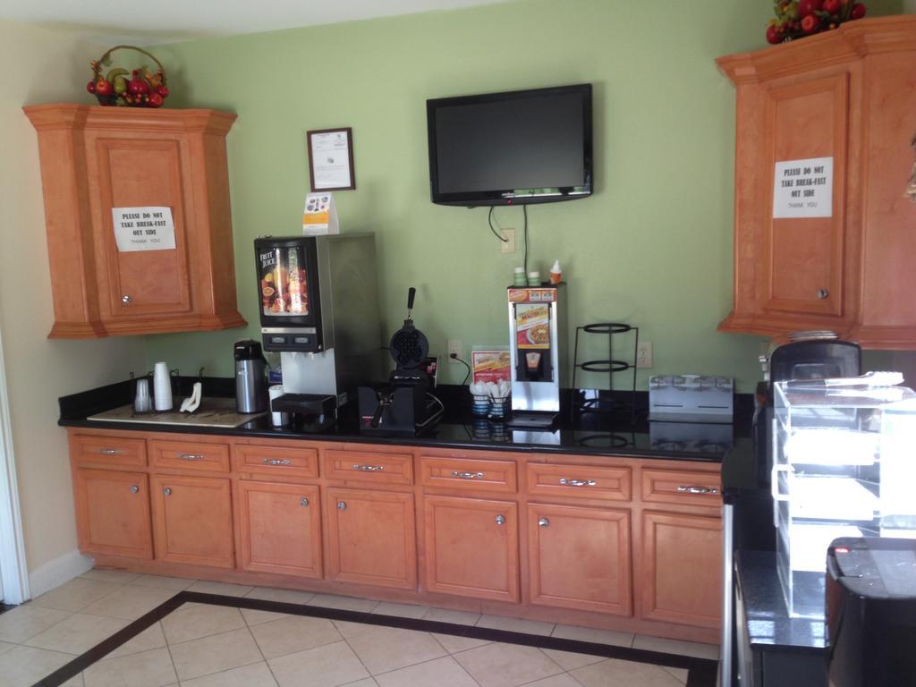 Scottish Inn & Suites