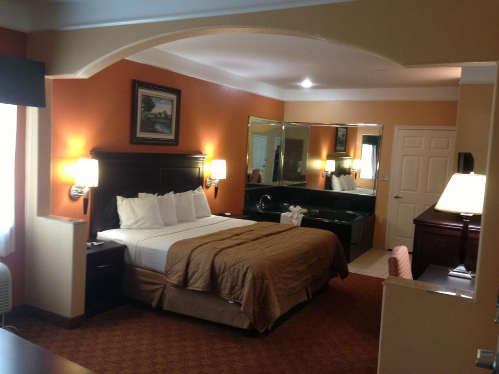 Scottish Inn & Suites