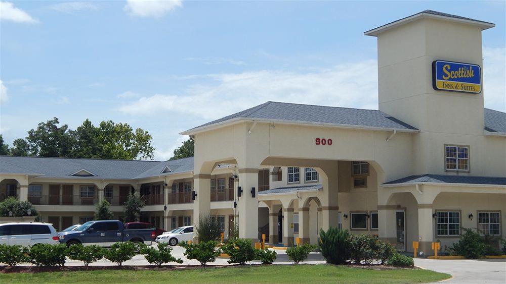 Scottish Inn & Suites