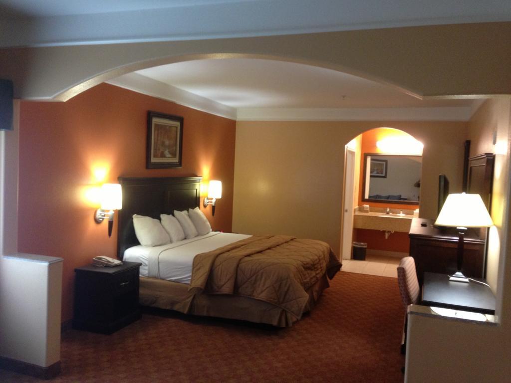 Scottish Inn & Suites
