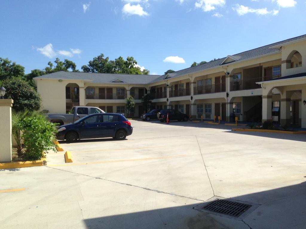 Scottish Inn & Suites