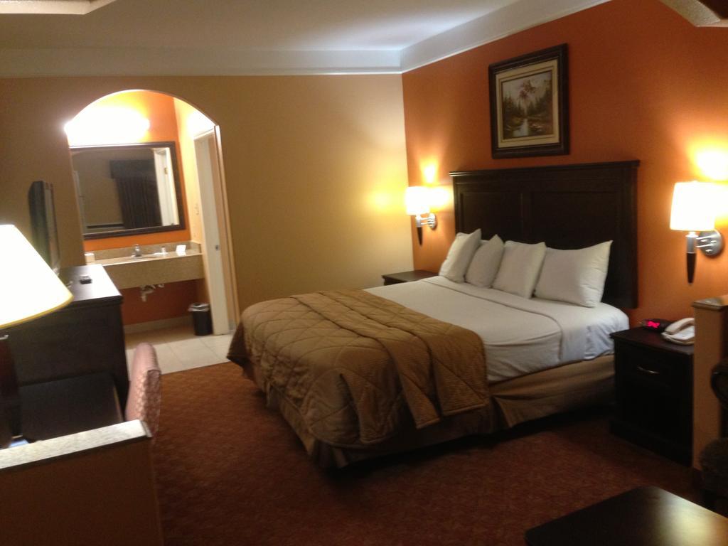 Scottish Inn & Suites