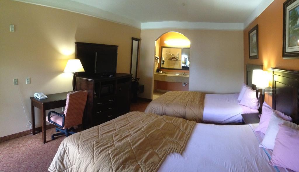 Scottish Inn & Suites