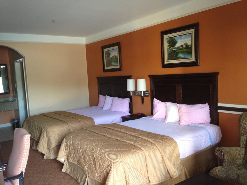 Scottish Inn & Suites