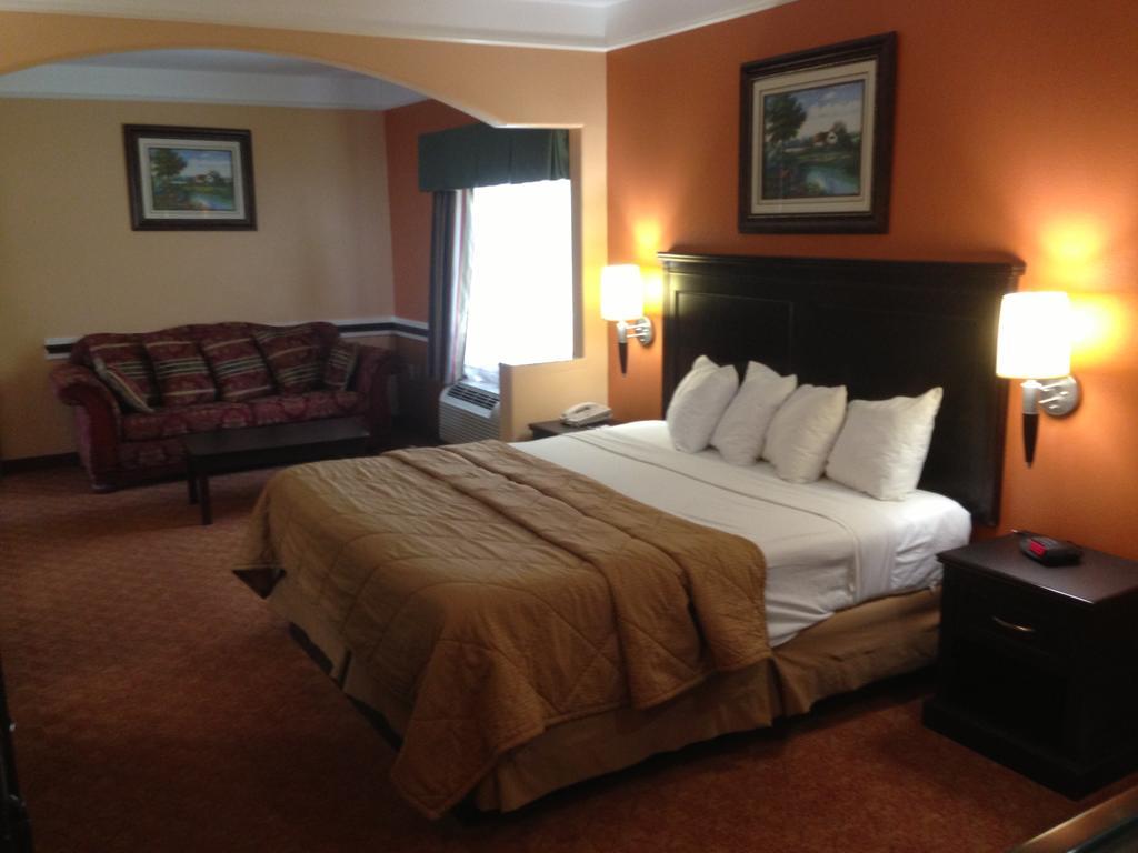 Scottish Inn & Suites