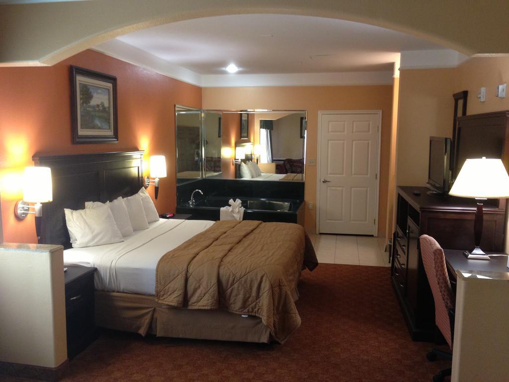 Scottish Inn & Suites