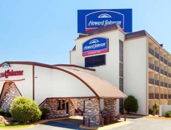 Howard Johnson by Wyndham Arlington Ballpark / Six Flags