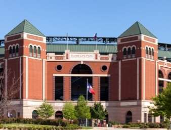 Howard Johnson by Wyndham Arlington Ballpark / Six Flags