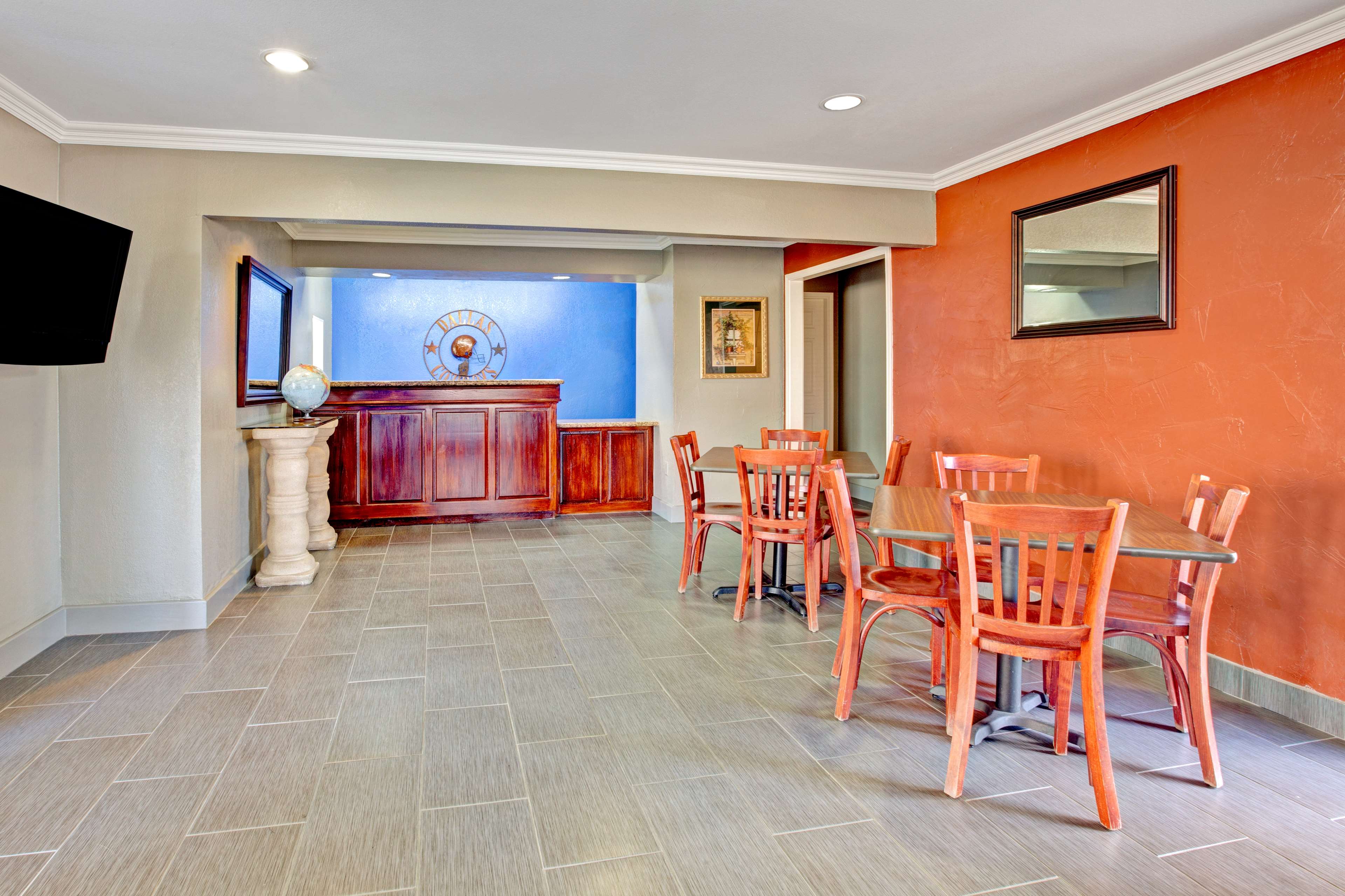 Super 8 by Wyndham Arlington Near AT&T Stadium