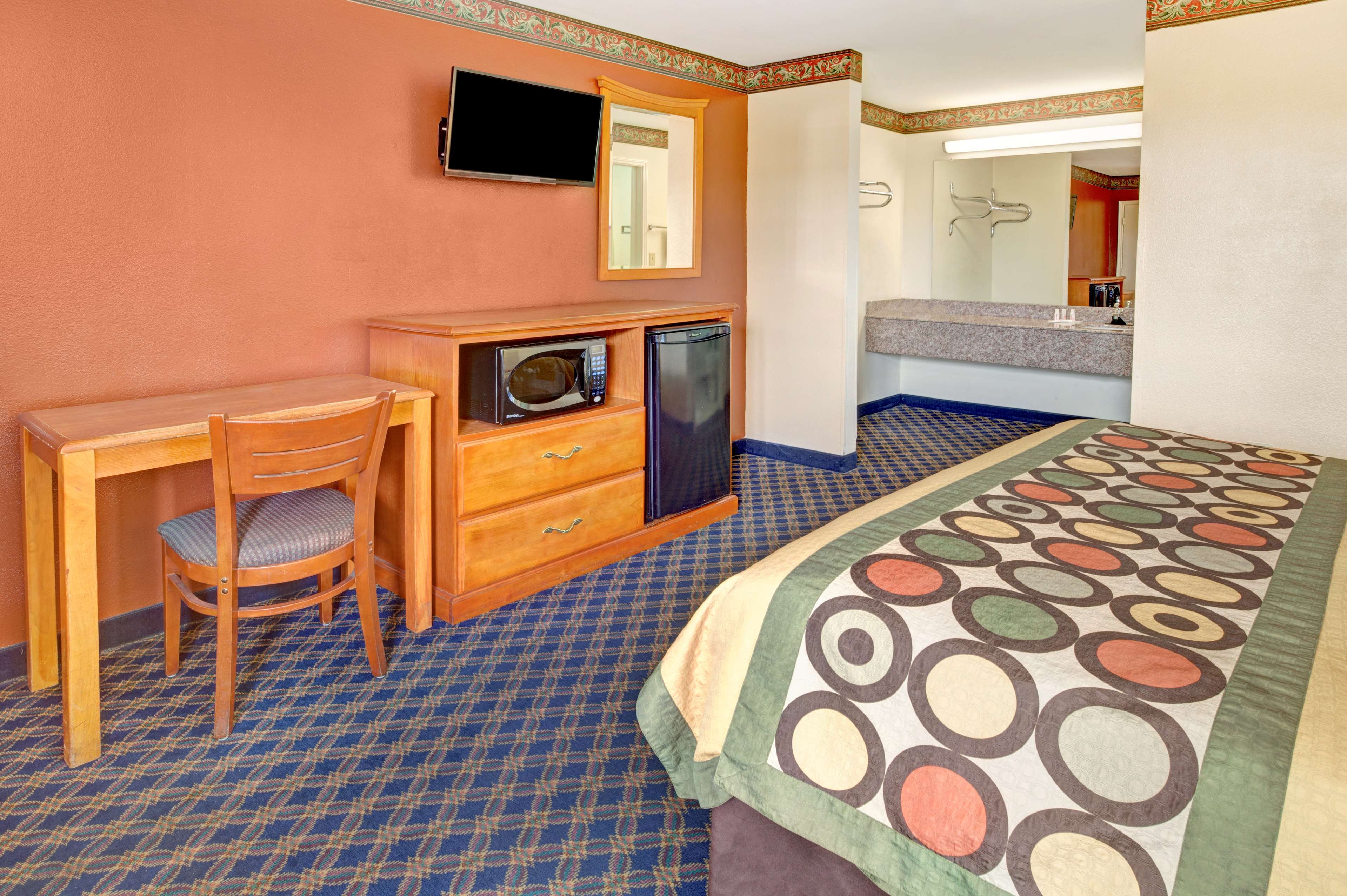 Super 8 by Wyndham Arlington Near AT&T Stadium