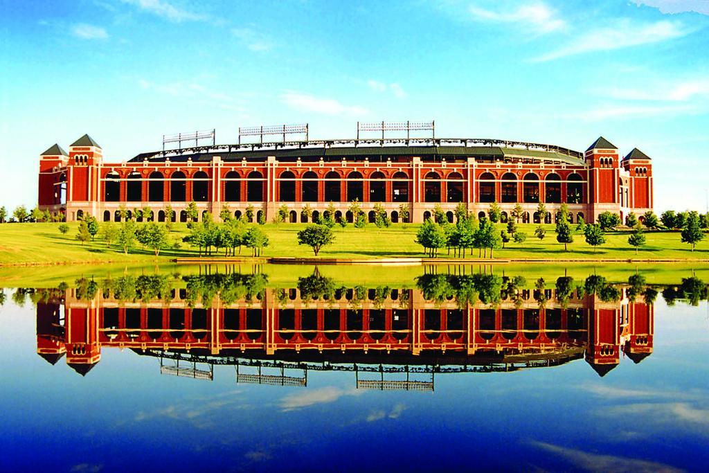 Super 8 by Wyndham Arlington Near AT&T Stadium
