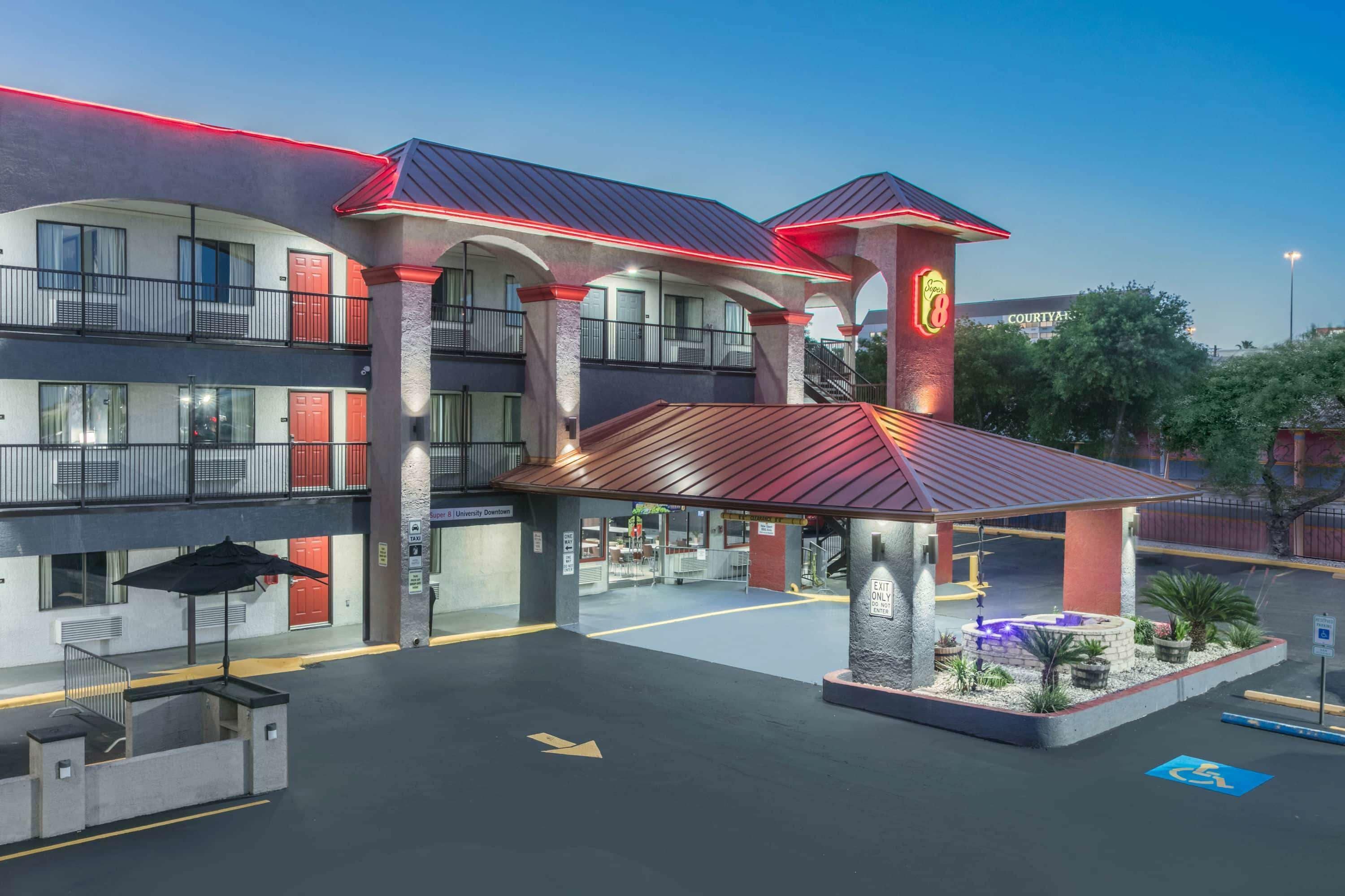 Super 8 by Wyndham Austin University/Downtown Area