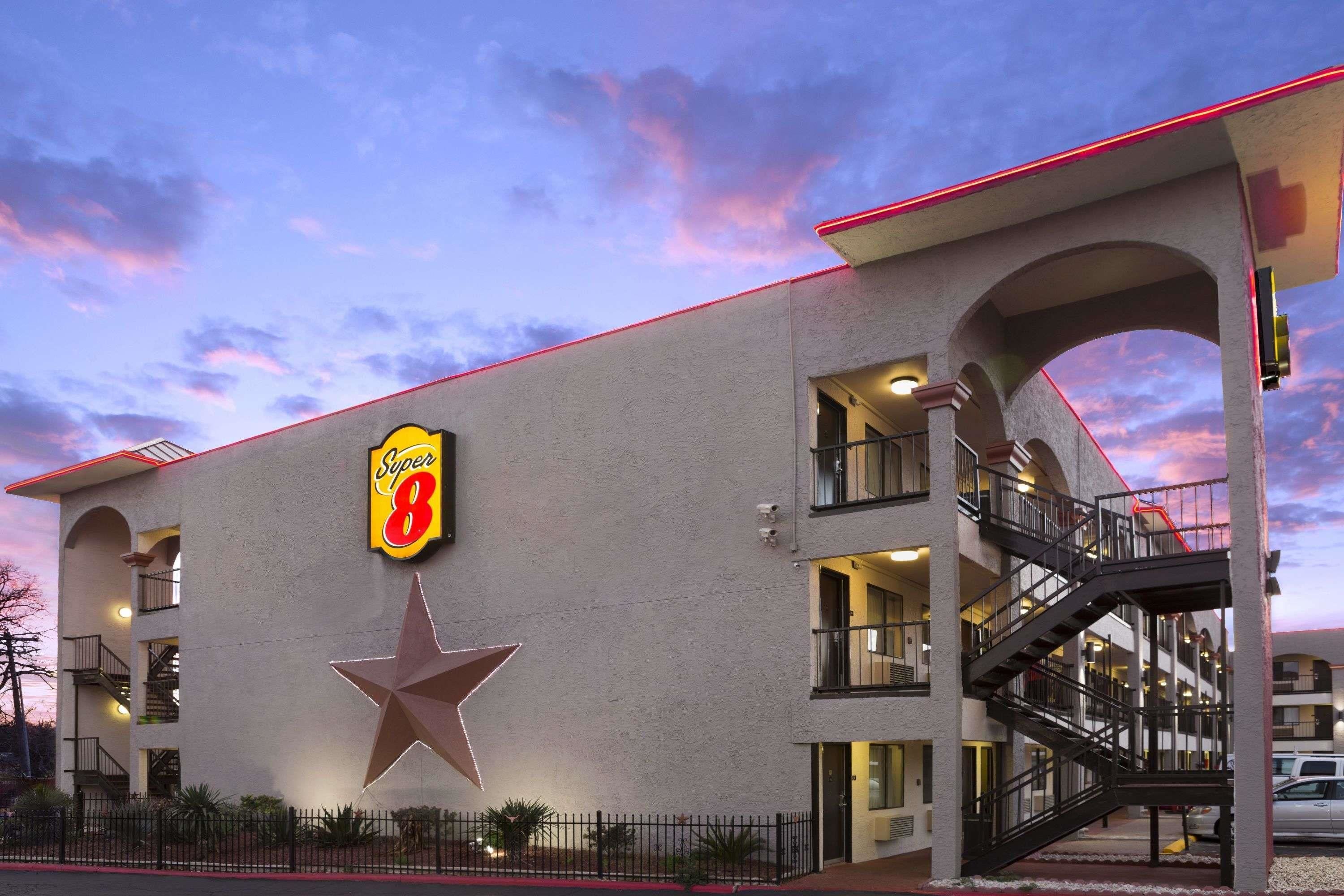 Super 8 by Wyndham Austin University/Downtown Area