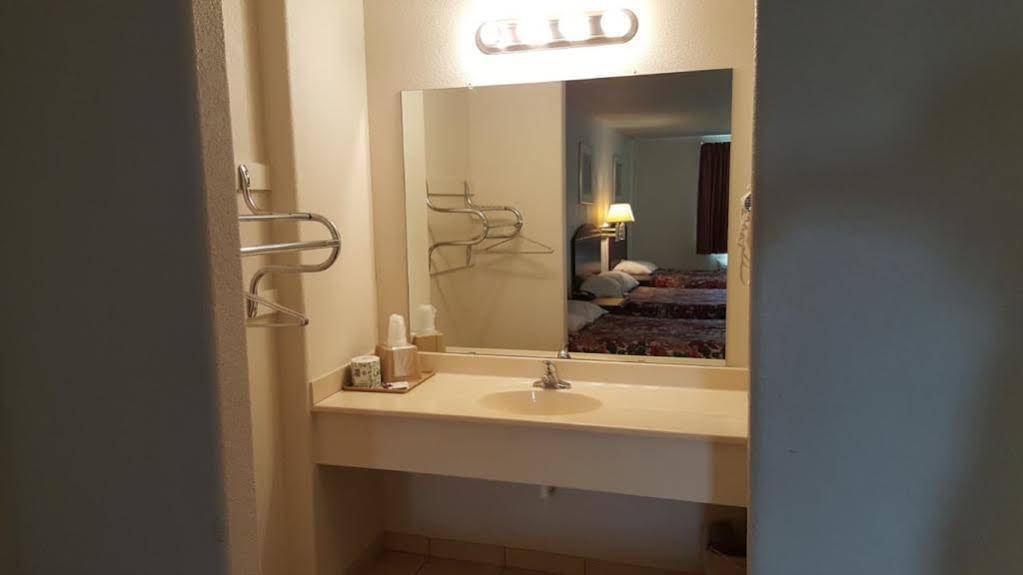 Cedar Creek Inn