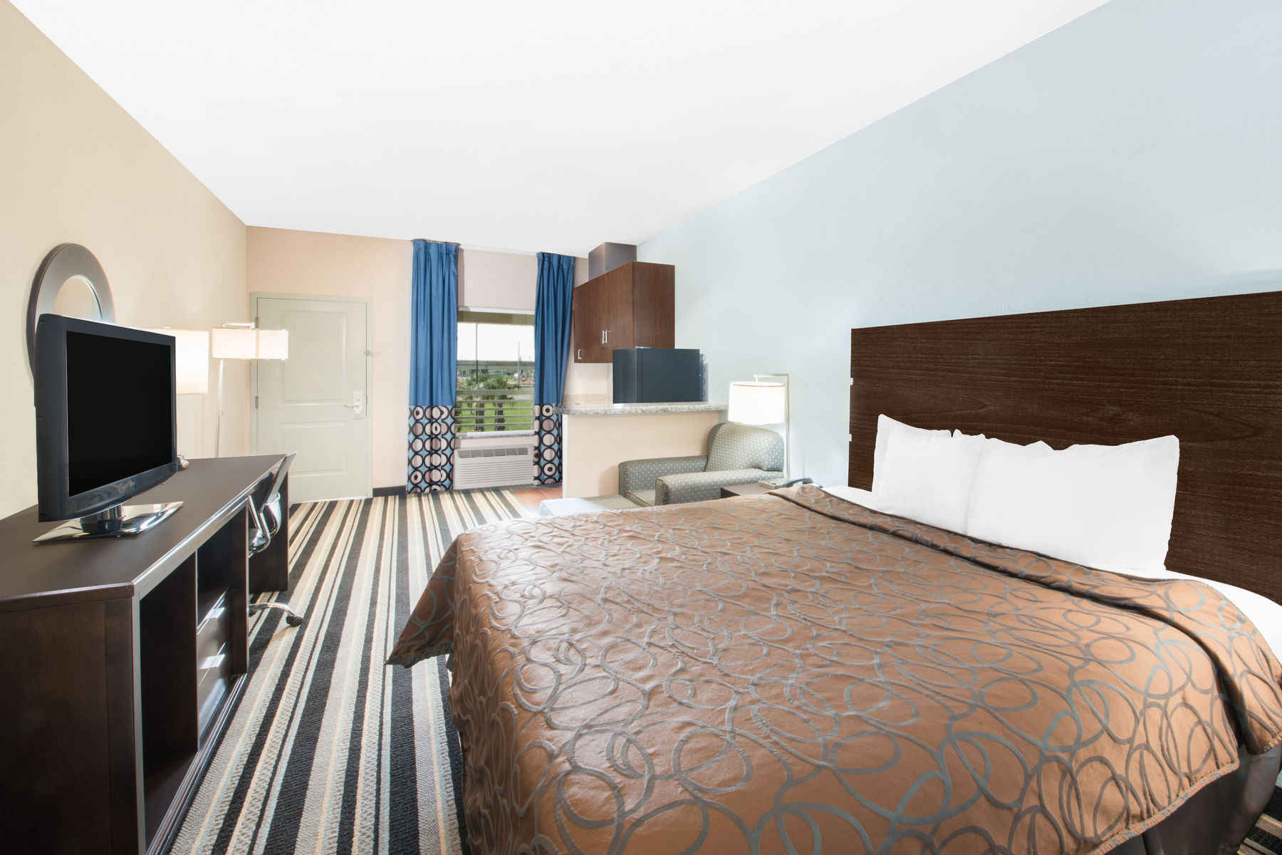 Super 8 by Wyndham Dilley TX