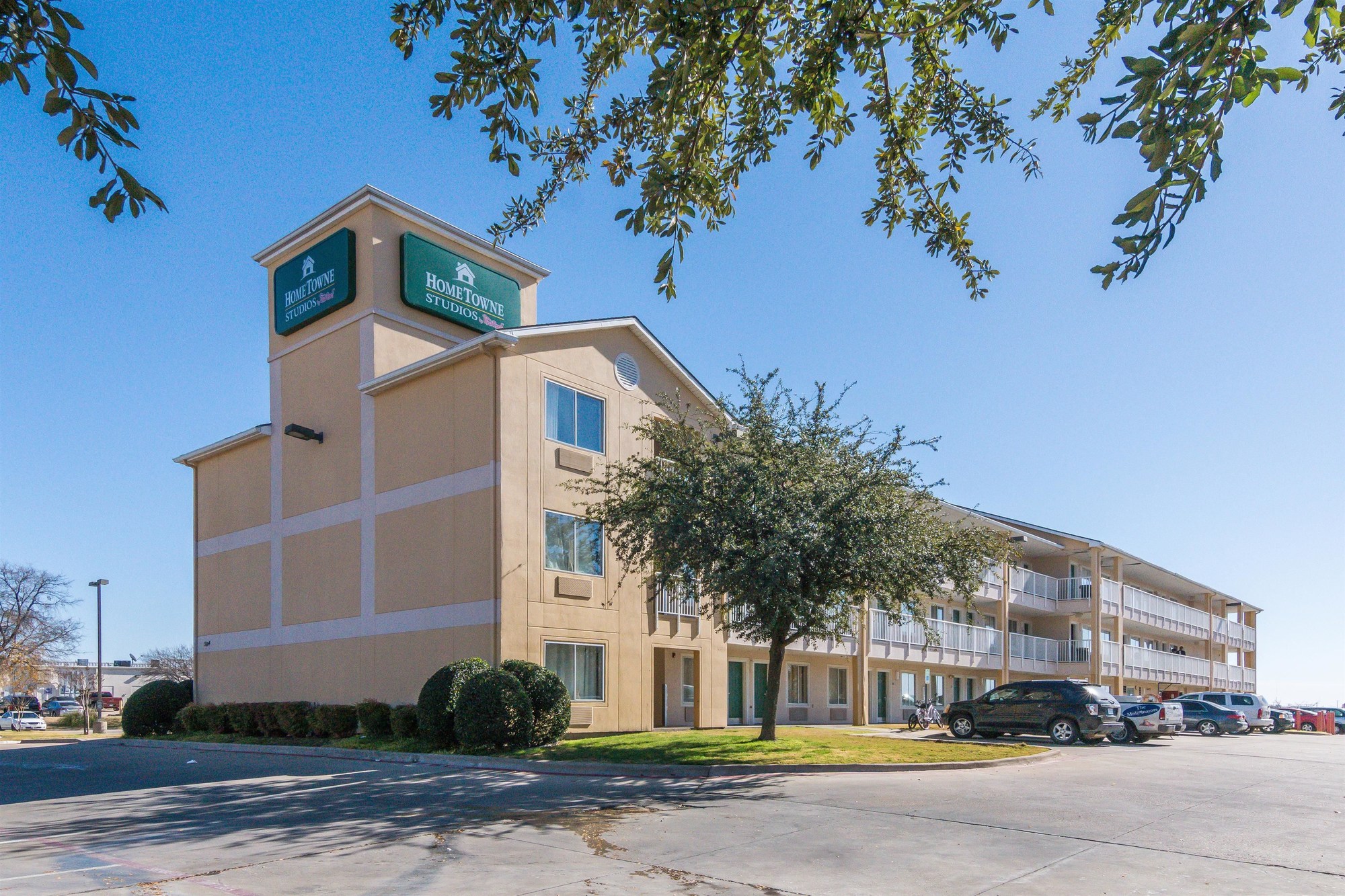 HomeTowne Studios Dallas - Fort Worth